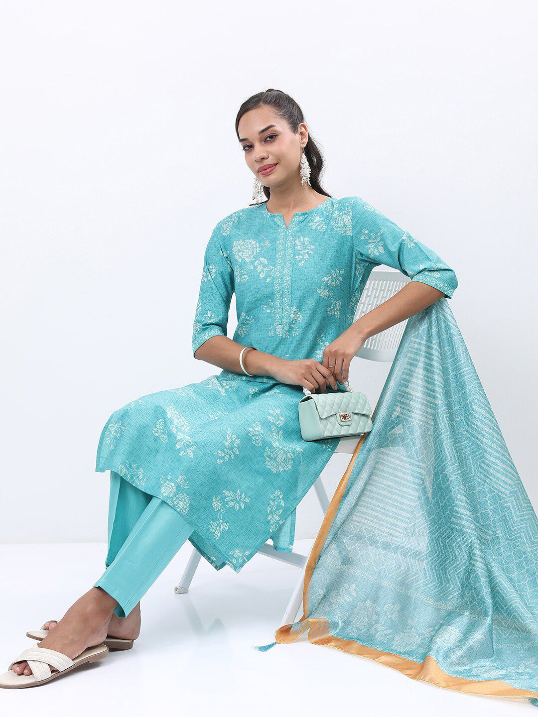 Vishudh Turquoise Blue & White Floral Printed Kurta With Trousers & Dupatta