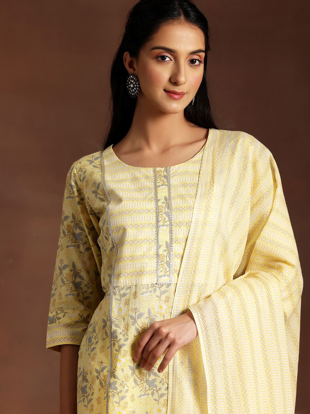 Libas Floral Printed Gotta Patti Pure Cotton Kurta dengan Palazzos & Dupatta