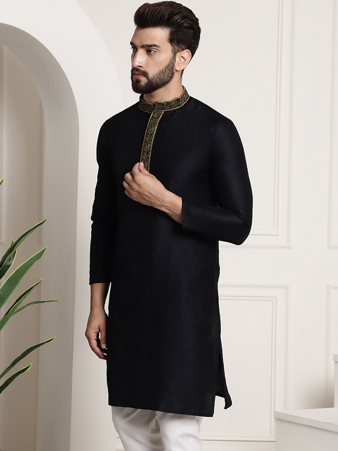 SOJANYA Men Black Woven Design Straight Kurta