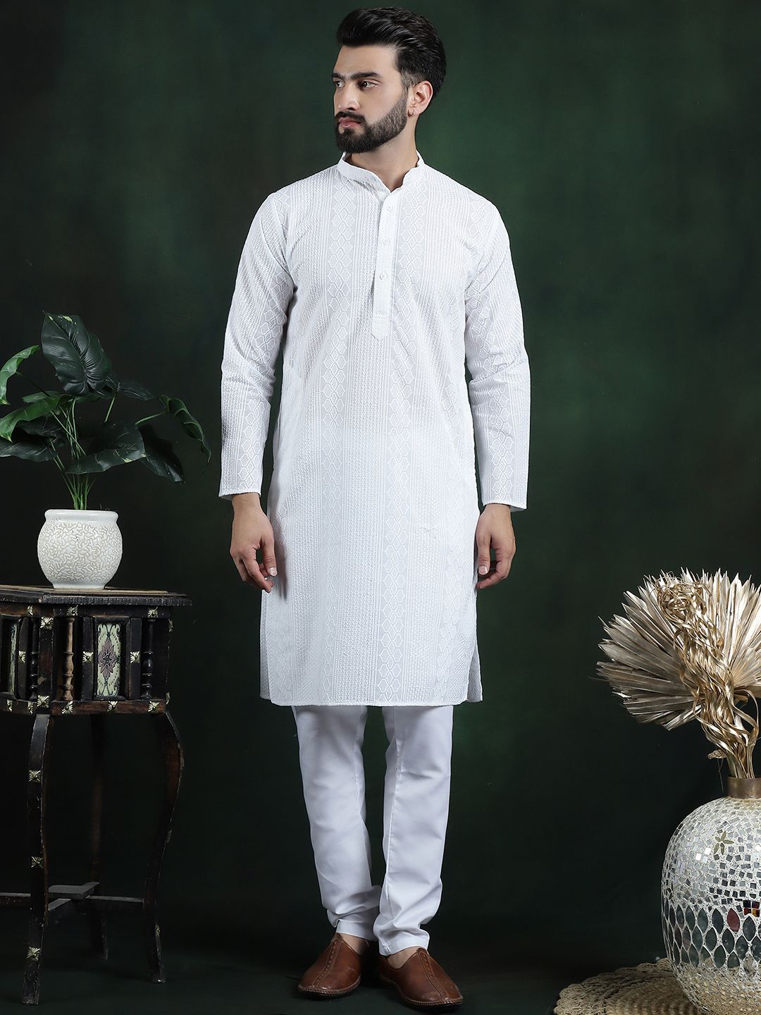 SOJANYA Geometric Embroidered Thread Work Pure Cotton Straight Kurta With Churidar