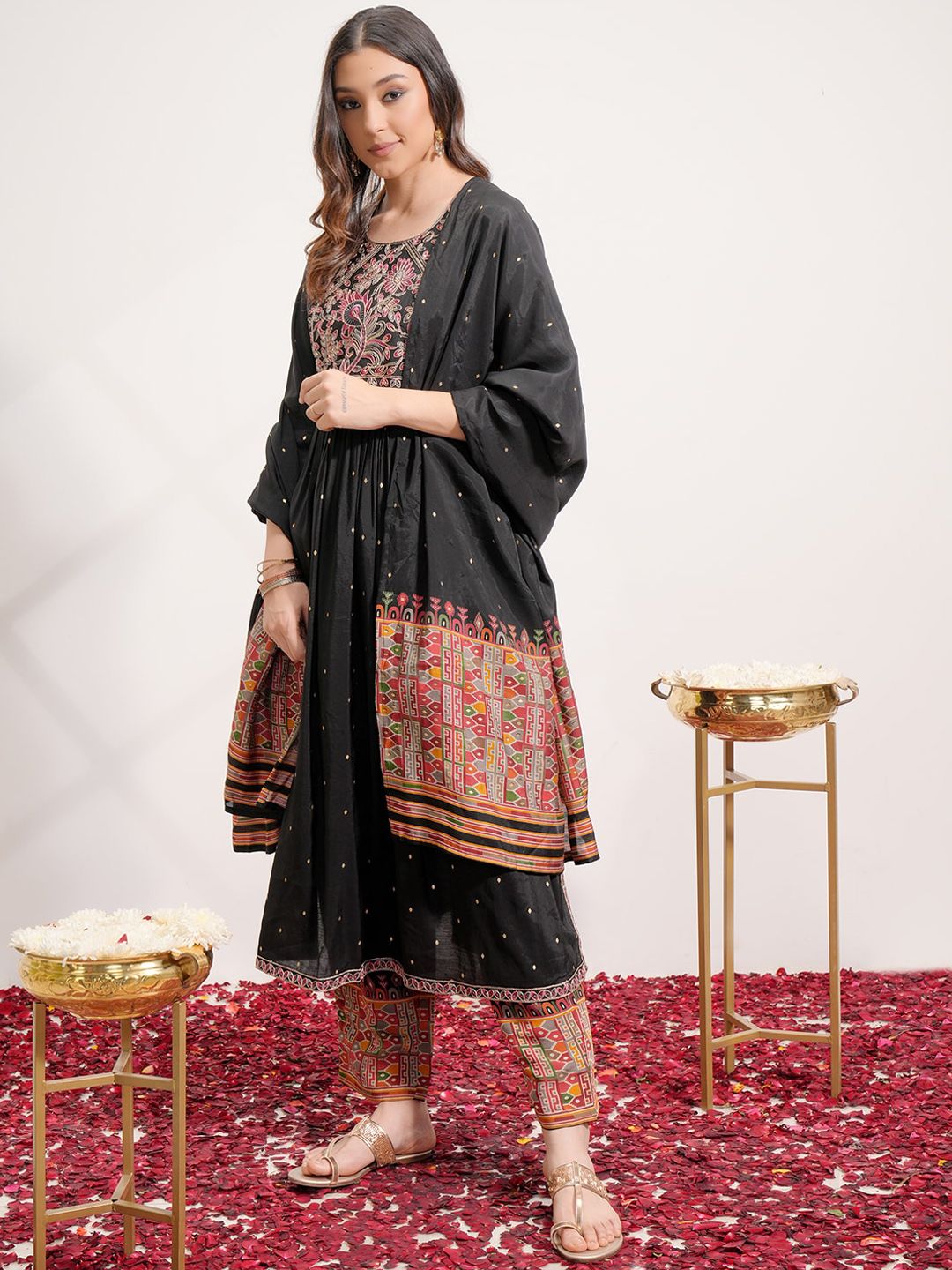 Vishudh Floral Embroidered Regular Thread Work Kurta with Trousers & With Dupatta