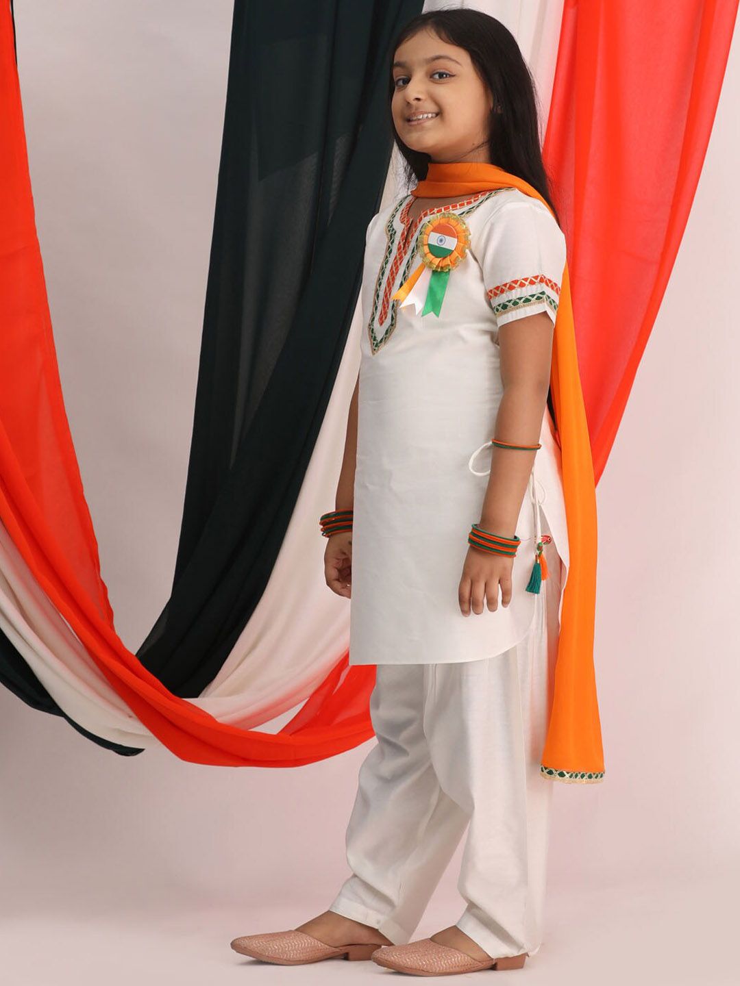 VASTRAMAY Girls White Yoke Design Regular Gotta Patti Kurta & Patiala With Dupatta