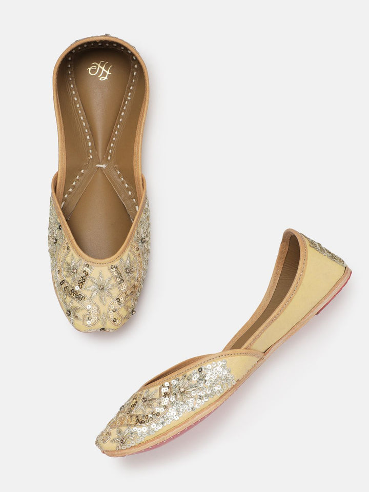 House of Pataudi Women Embellished Ethnic Mojaris