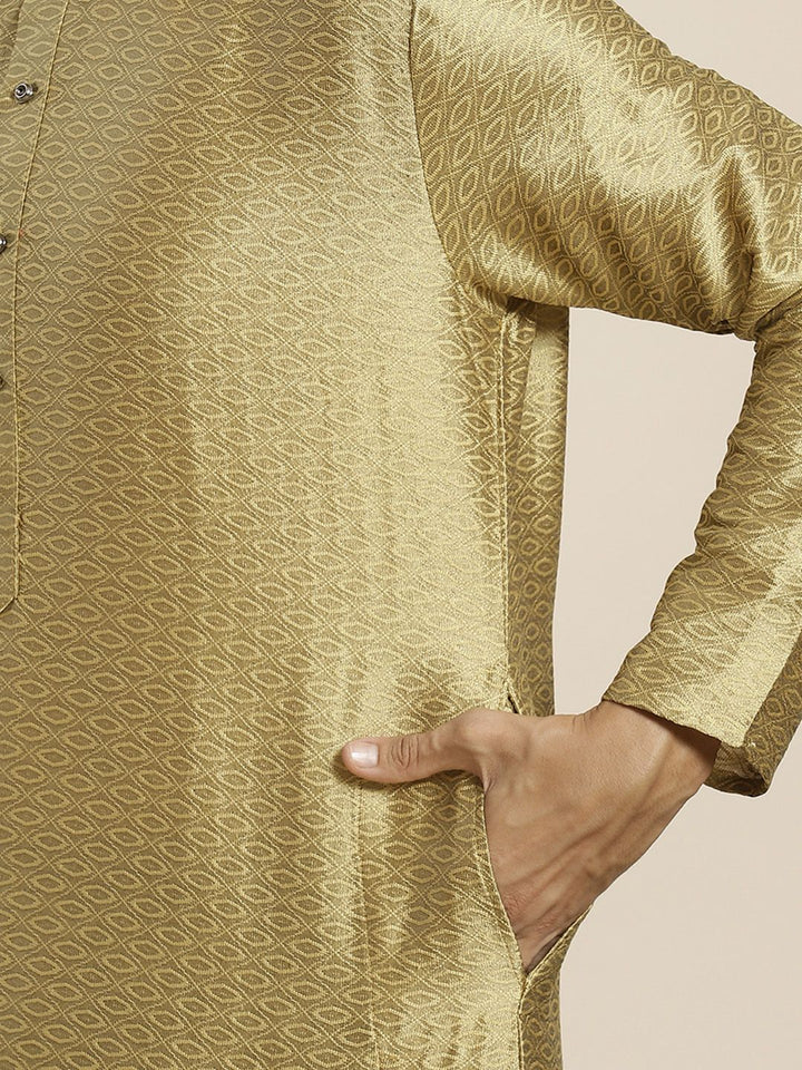 SOJANYA Men Golden Woven Design Kurta