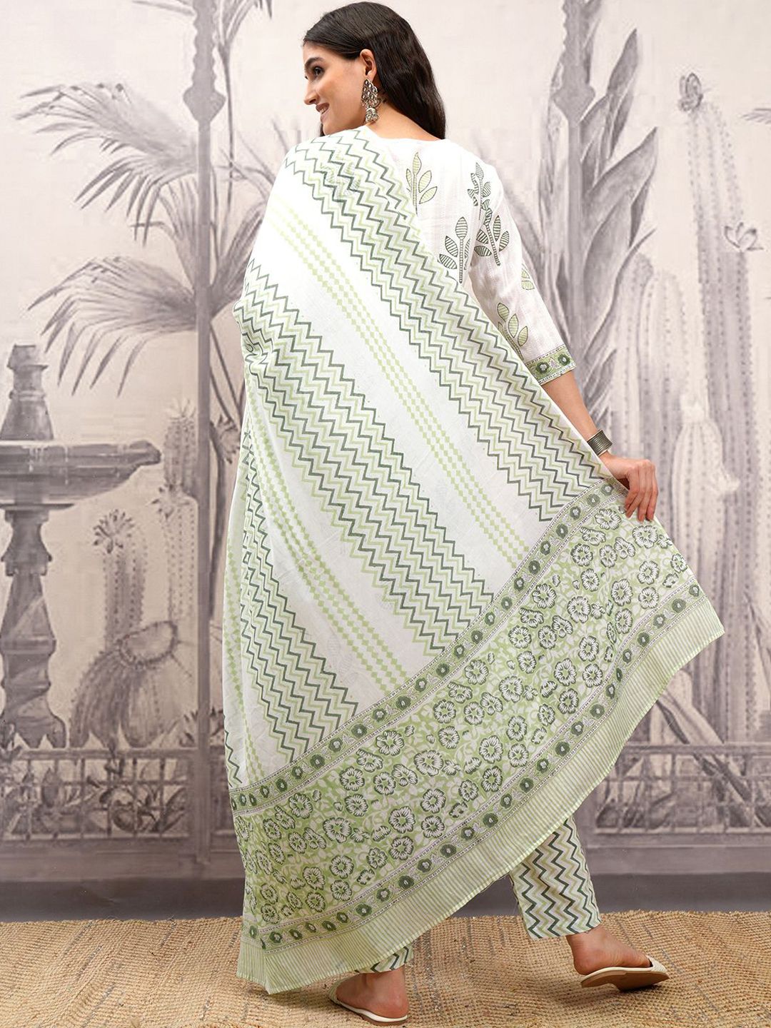 Vishudh Notch Neck Floral Printed Regular Pure Cotton Straight Kurta Set