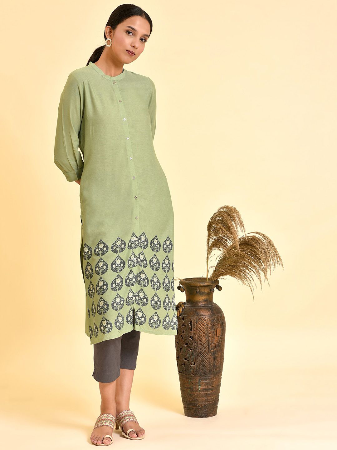 W Ethnic Motifs Printed Mandarin Collar Puffed Sleeves Straight Kurta With Trousers