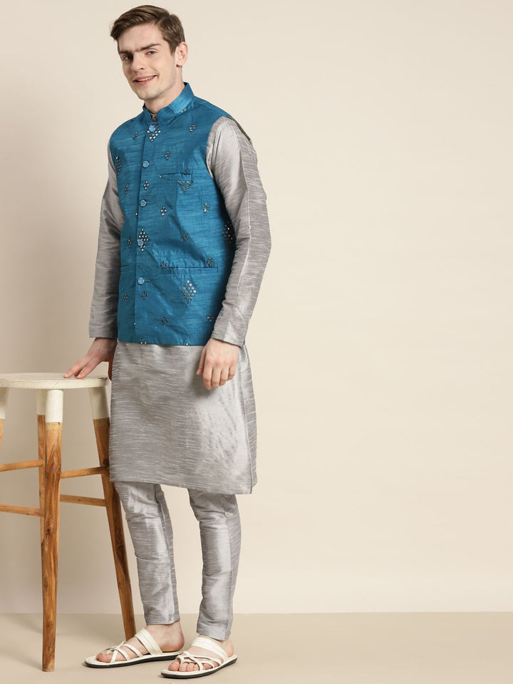 SOJANYA Kurta Solid Lelaki dengan jaket Churidar & Mirror Work