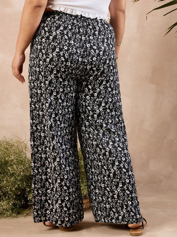 Berrylush Curve Women Black Floral Printed Relaxed High-Rise Parallel Trousers