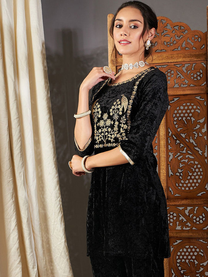 Shae by SASSAFRAS Floral Yoke Design Thread Work Velvet Short Kurta