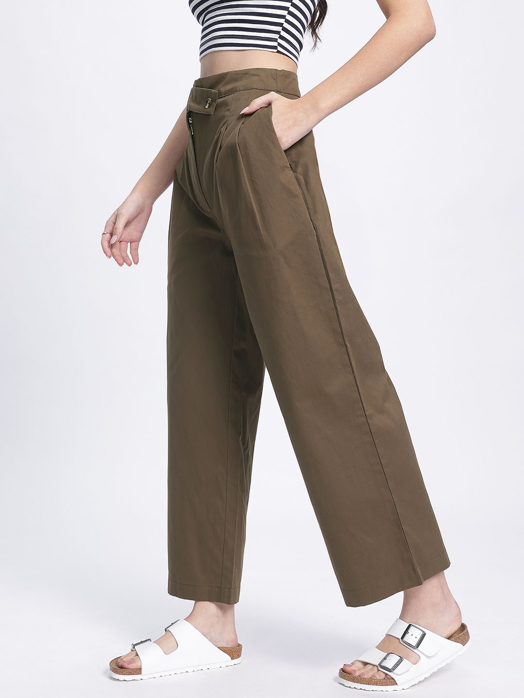 DressBerry Women Effortless Edge Pleated Cropped Trousers