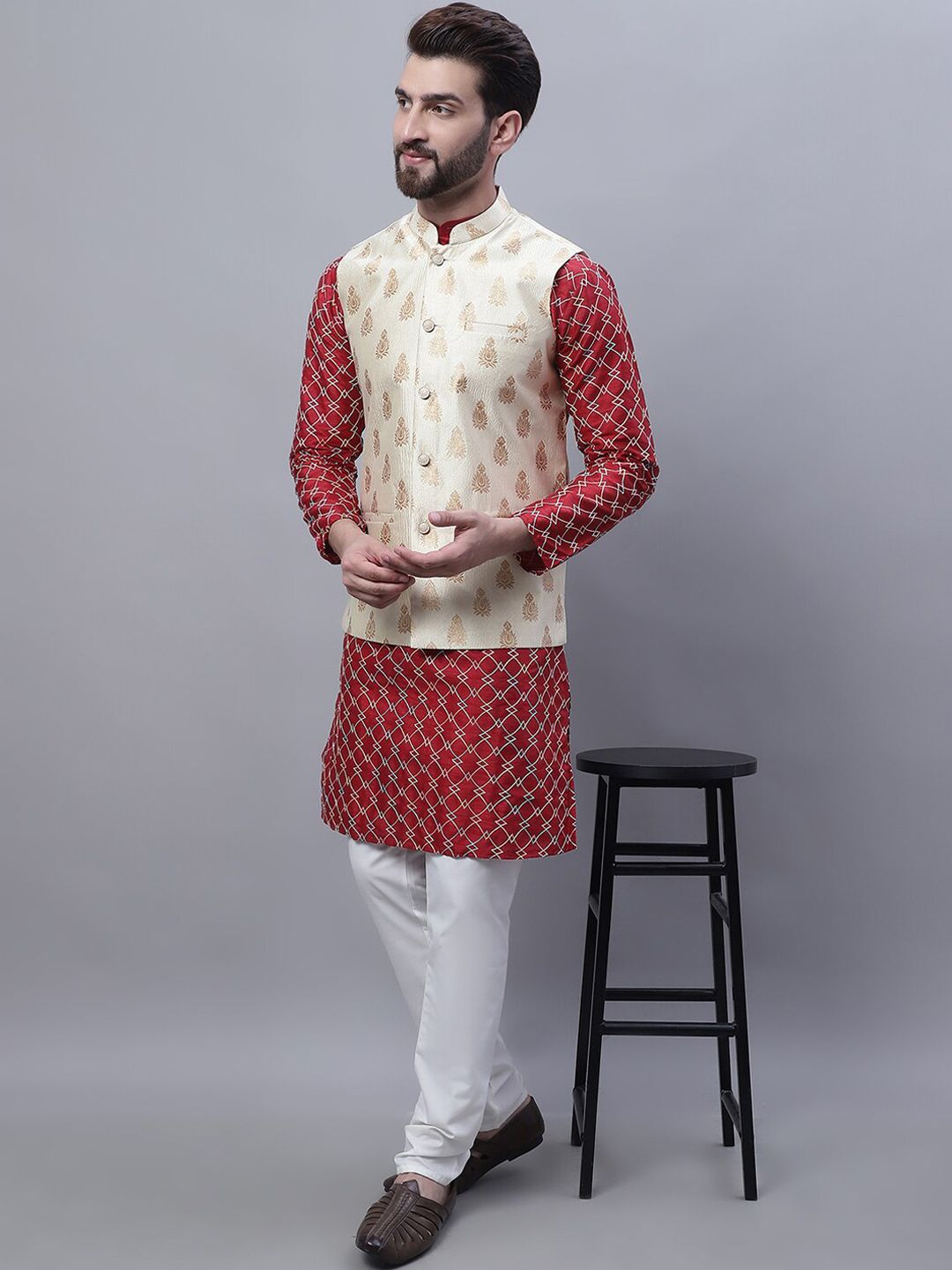 SOJANYA Embroidered Regular Kurta With Pyjamas & Nehru Jacket