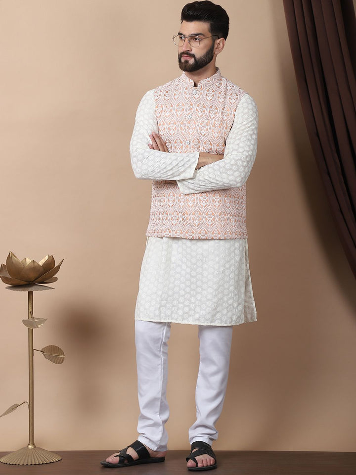 Kurta Kapas Tulen Bersulam Bunga Warna Krim Anouk dengan Jaket Churidar & Nehru