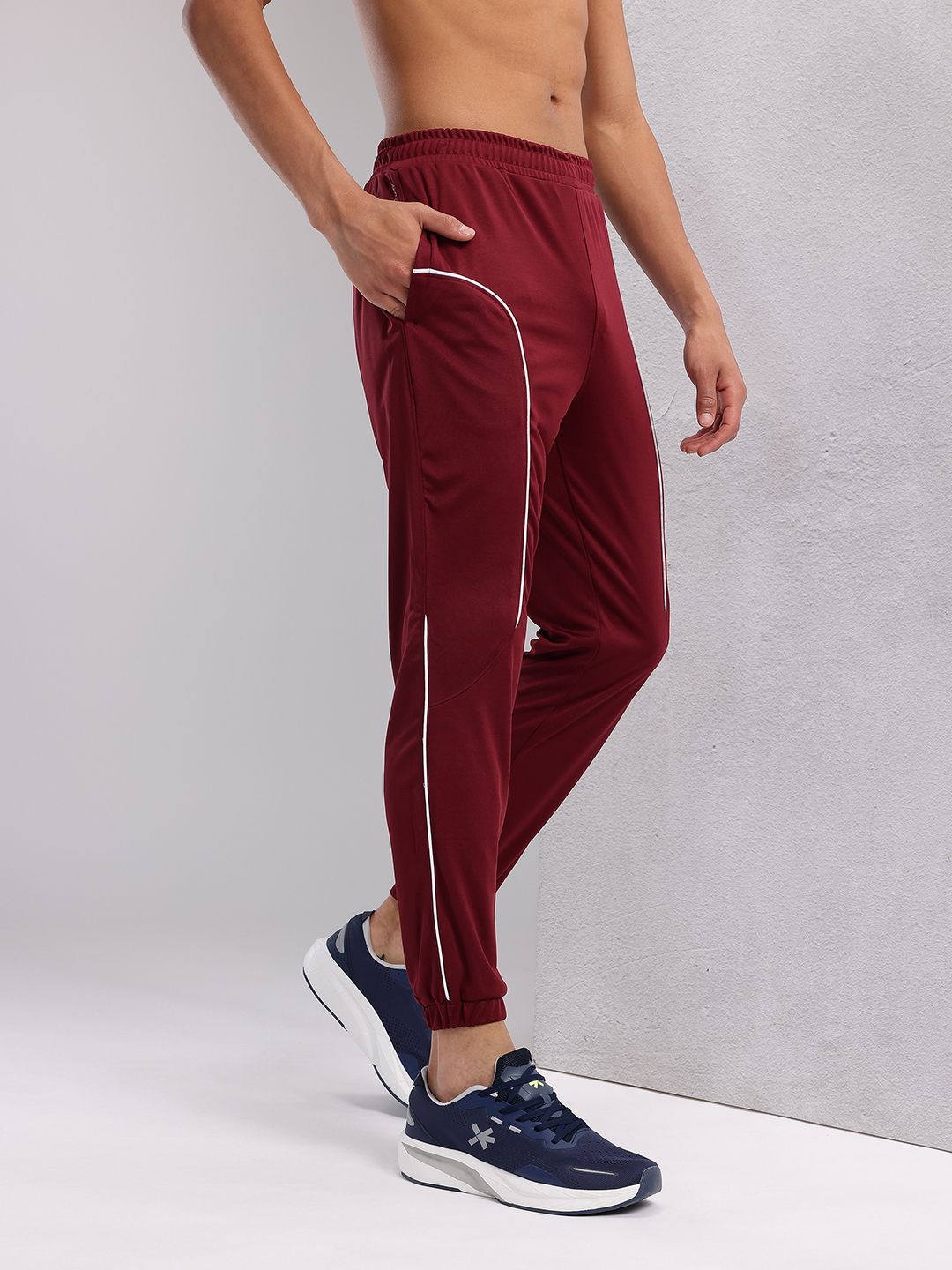HRX by Hrithik Roshan Men Mid-Rise Rapid-Dry Training Joggers with Contrast Piping