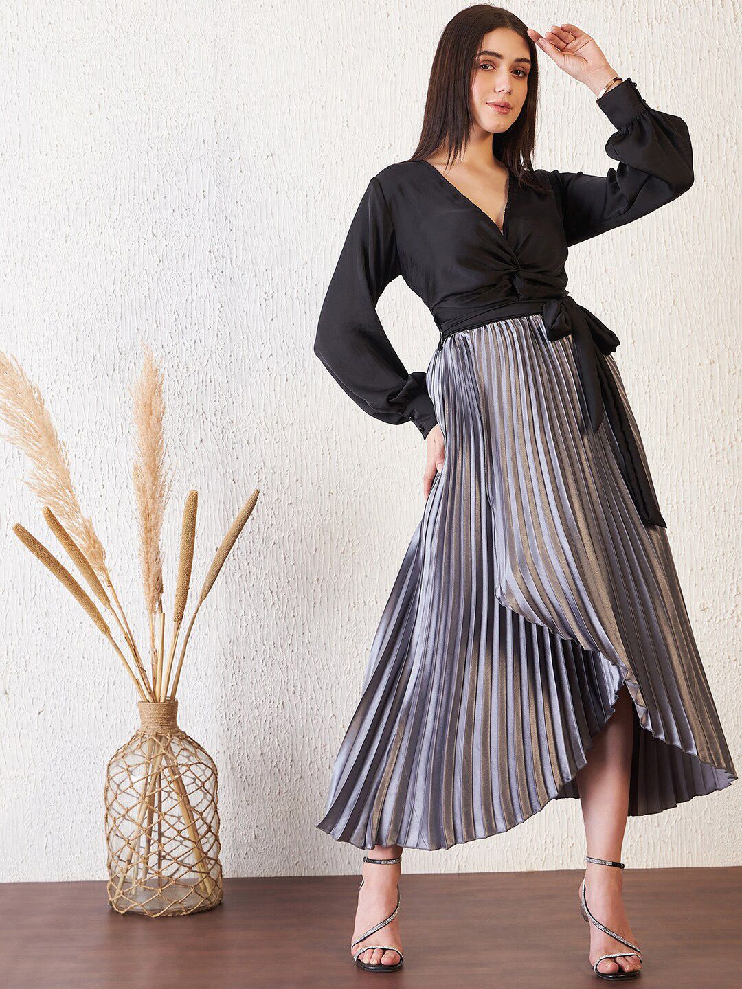 Antheaa Black V-Neck Knotted Fit & Flare Midi Dress