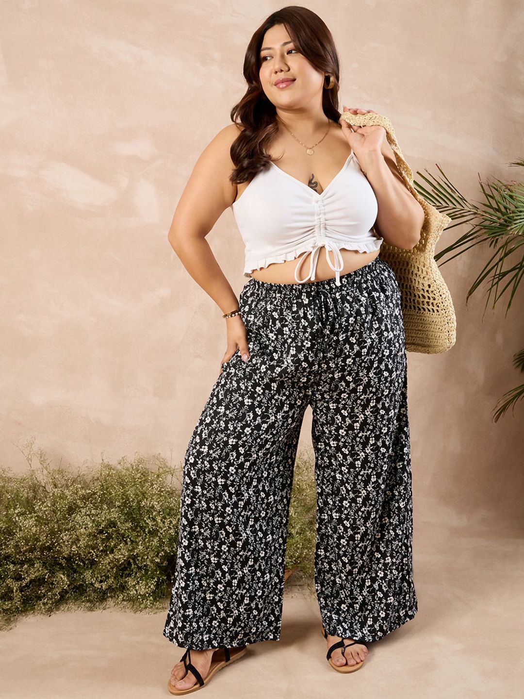 Berrylush Curve Women Black Floral Printed Relaxed High-Rise Parallel Trousers