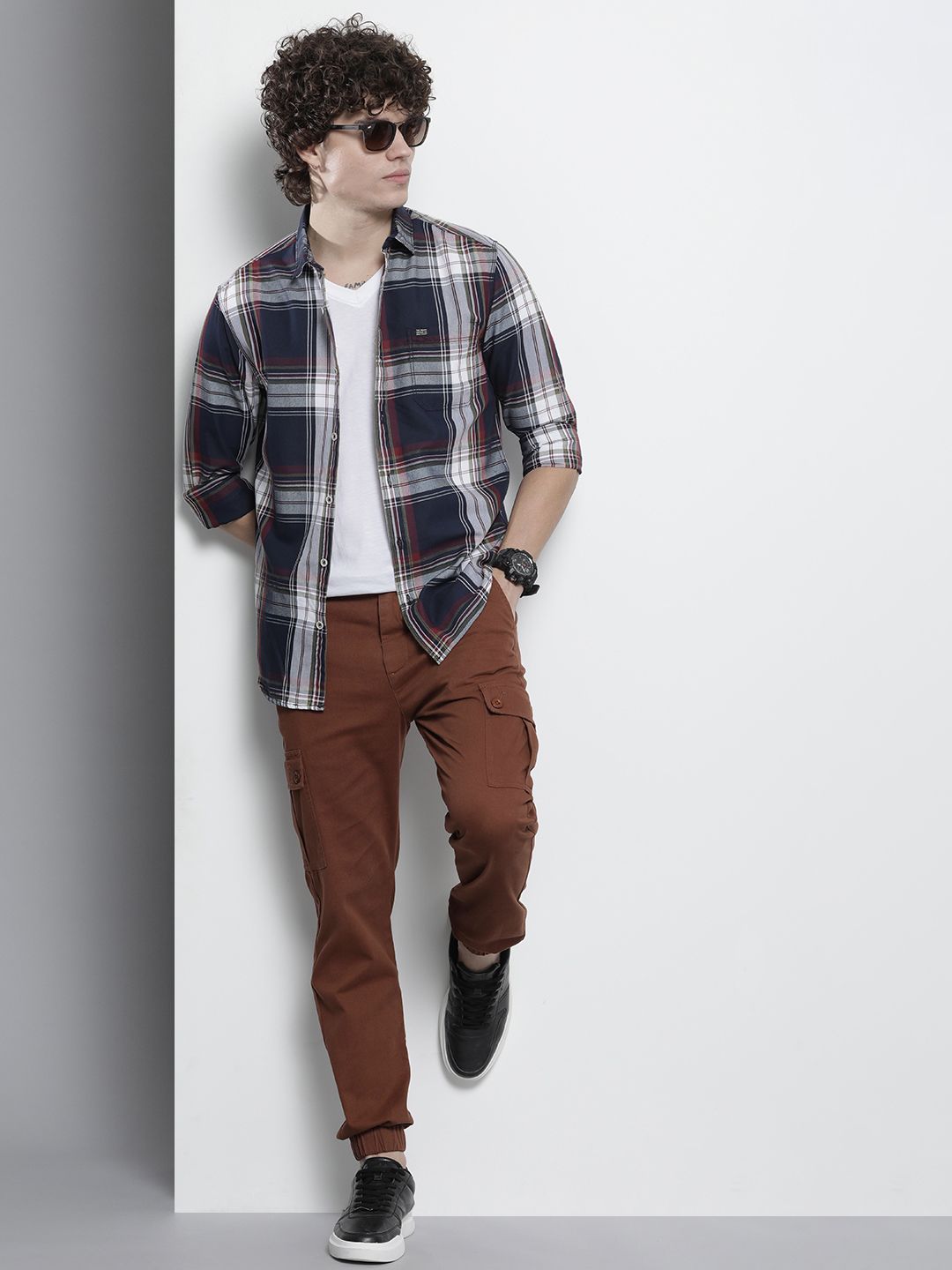 The Indian Garage Co Men Brown Slim Fit Cargos Trousers