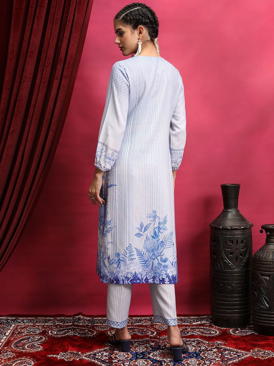 Vishudh Blue Floral Printed Regular Kurta With Trousers