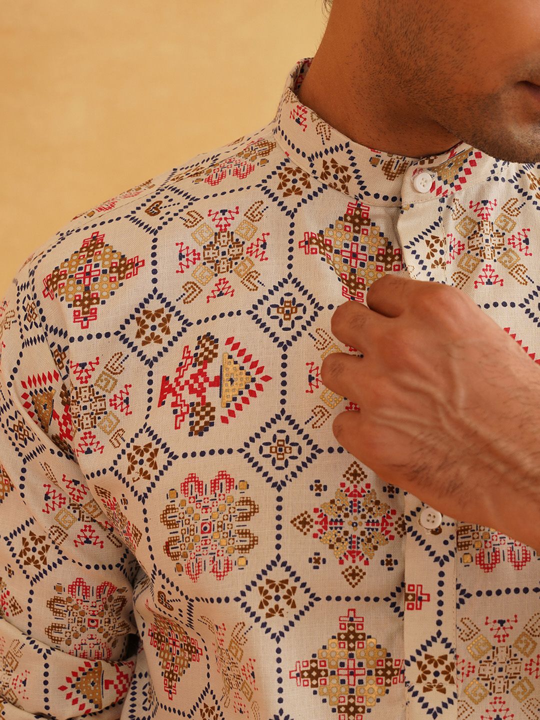 SOJANYA Men Cream-Coloured Geometric Printed Kurta