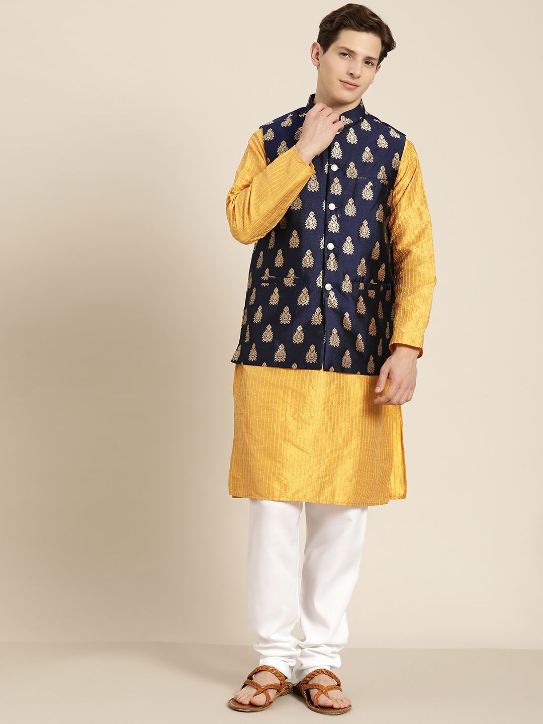 SOJANYA Lelaki Mustard Yellow & Beige Striped Thread Work Straight Kurta Churidar NehruJacket