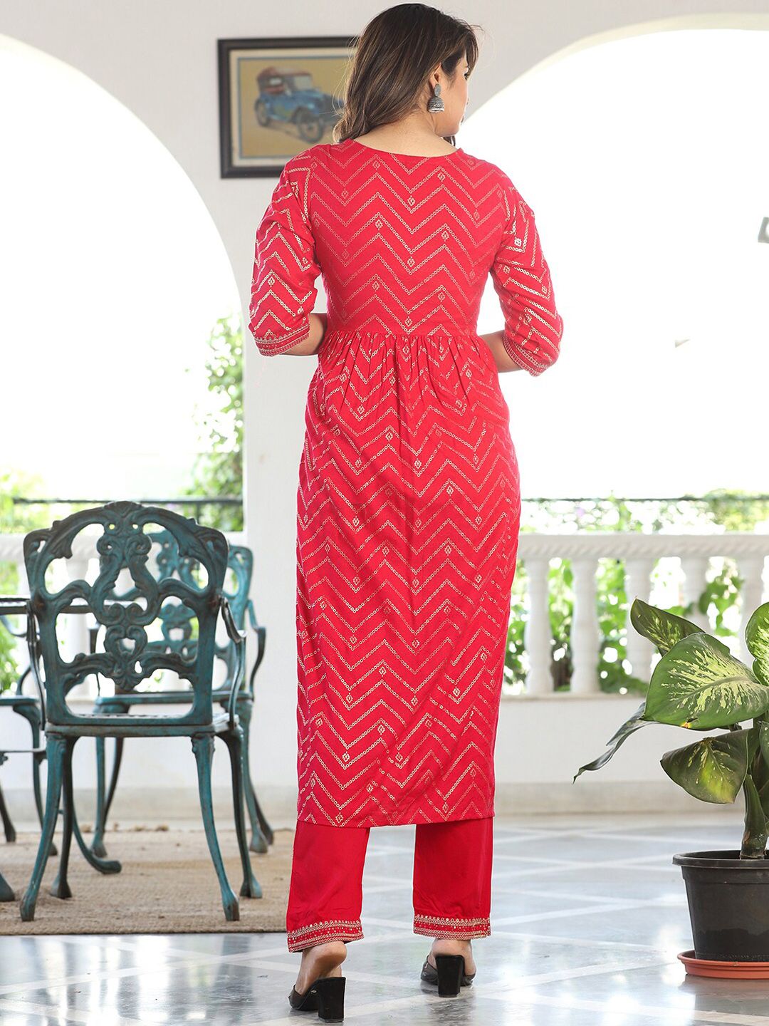Vishudh Bandhani Embroidered Regular Kurta with Trousers & Dupatta