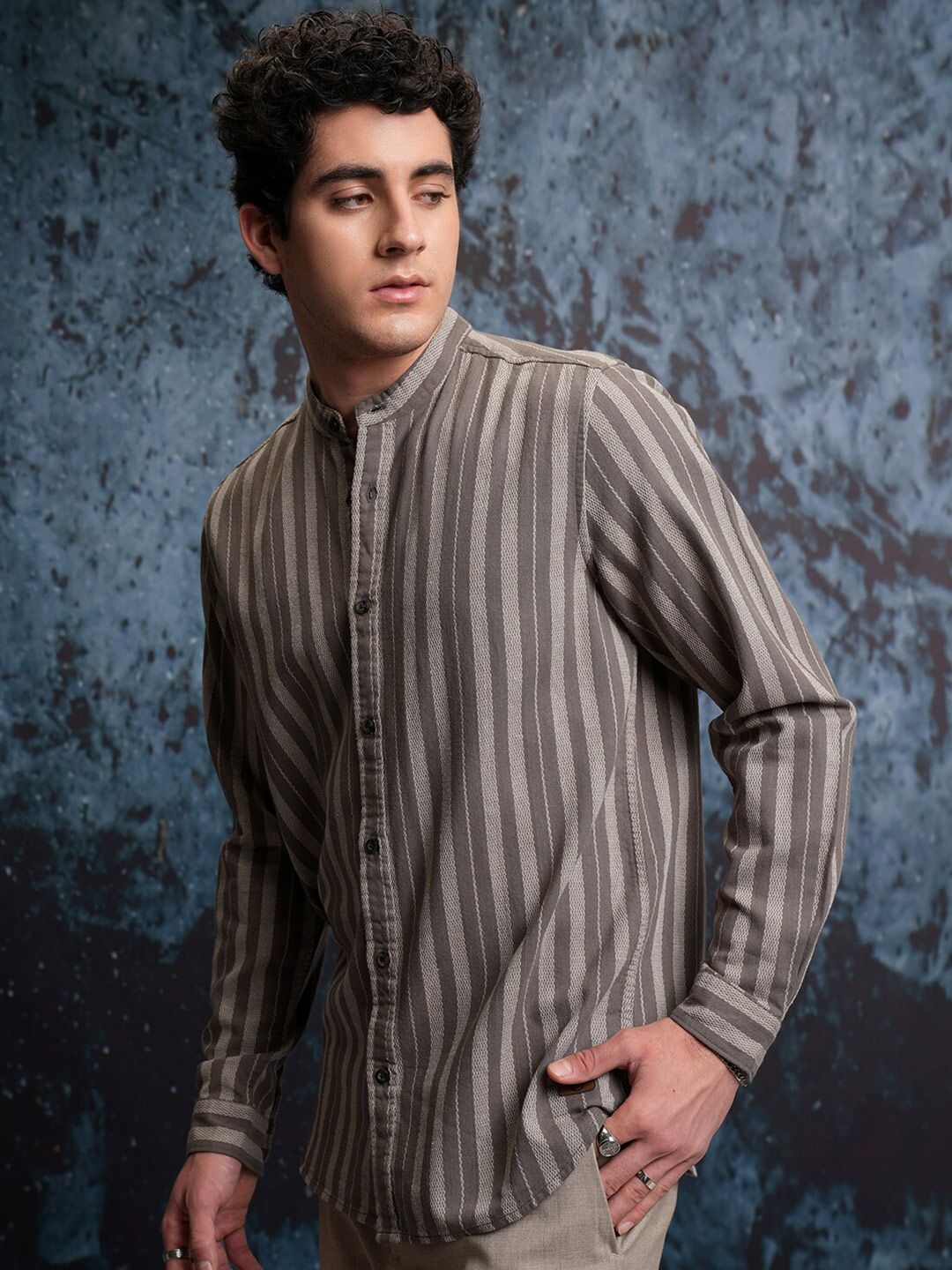 Locomotive Men Grey Mock Lino Dobby Textured Striper Stand-Up Collar Regular Shirt