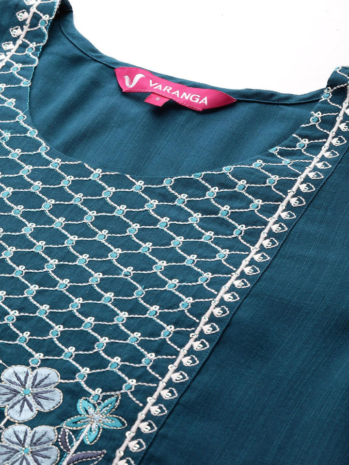 Varanga Women Floral Yoke Design Sequinned Kurta