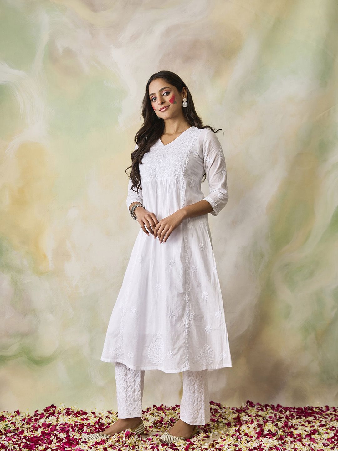 HOUSE OF KARI Women White Floral Embroidered Chikankari Floral Kurta