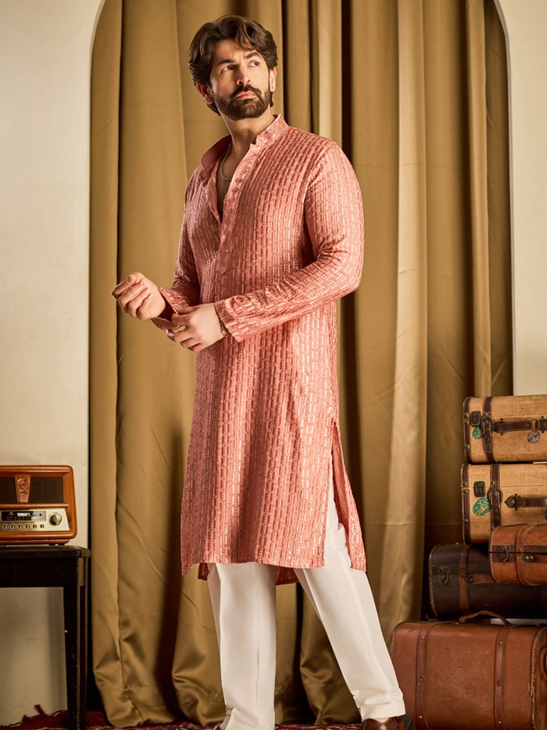 SOJANYA Men Embroidered Thread Work Kurta