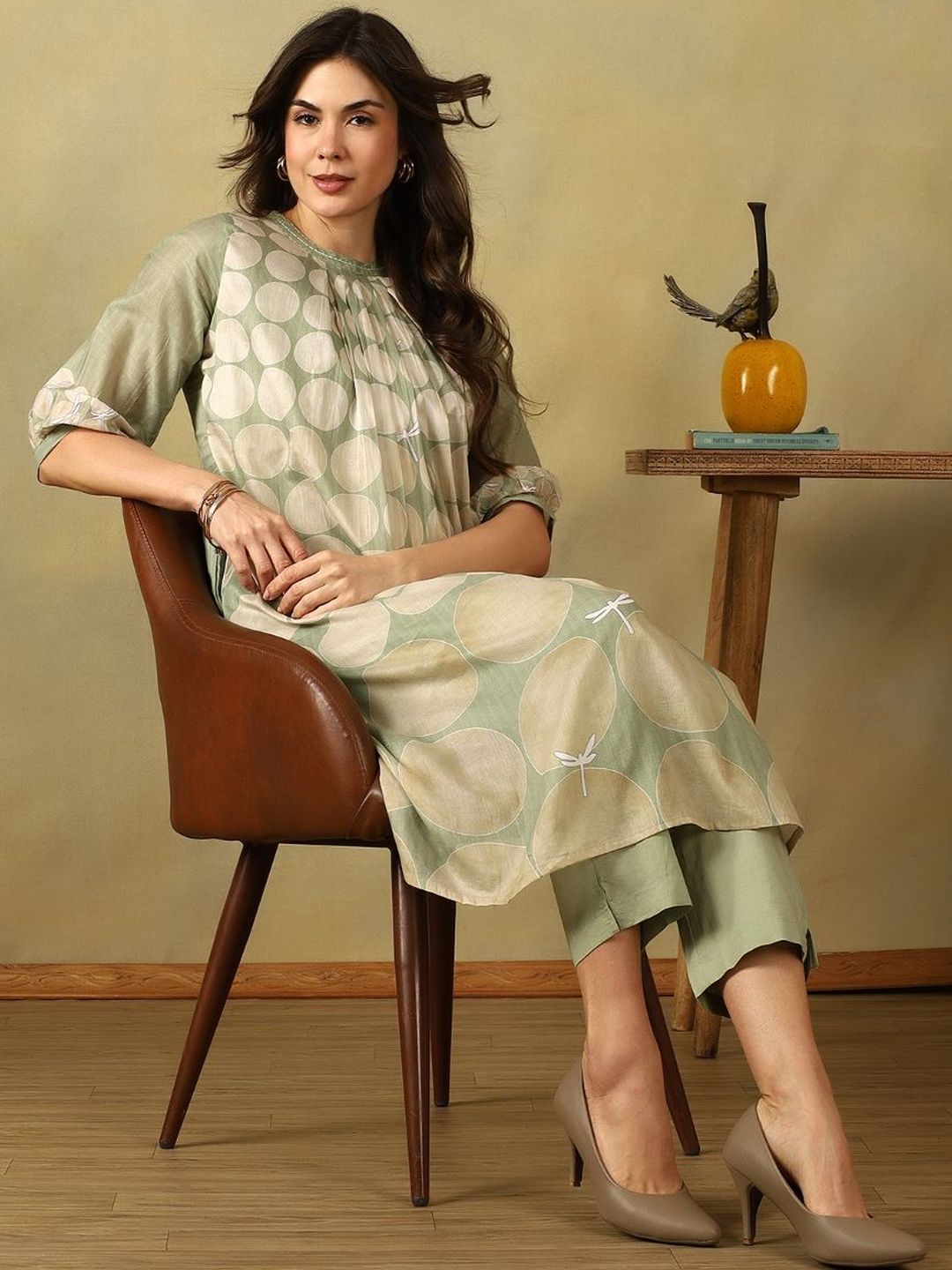 Mamicha Women Printed Regular Thread Work Pure Cotton Kurta with Trousers