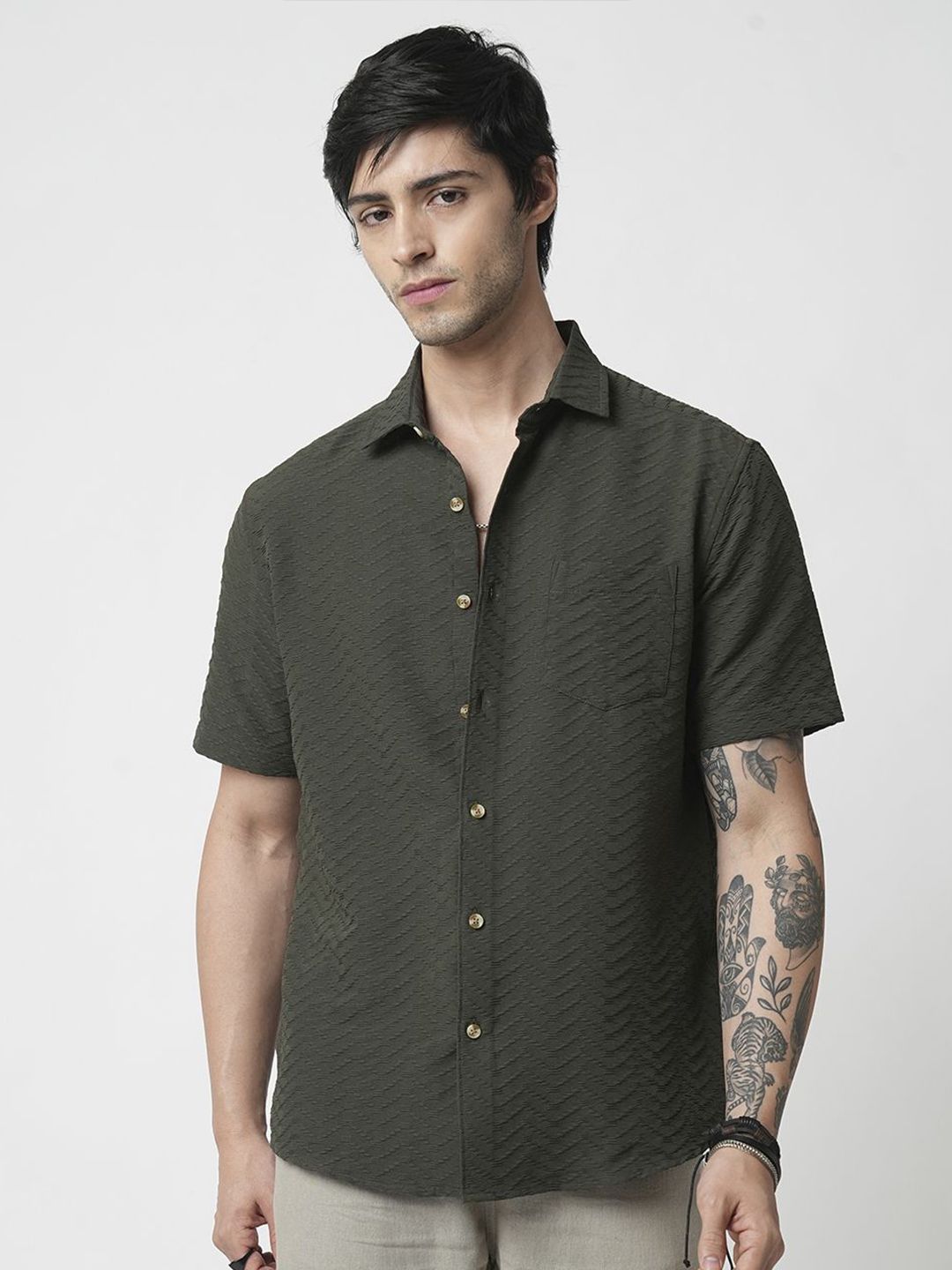VASTRADO Men Classic Spread Collar Solid Slim Fit Casual Shirt
