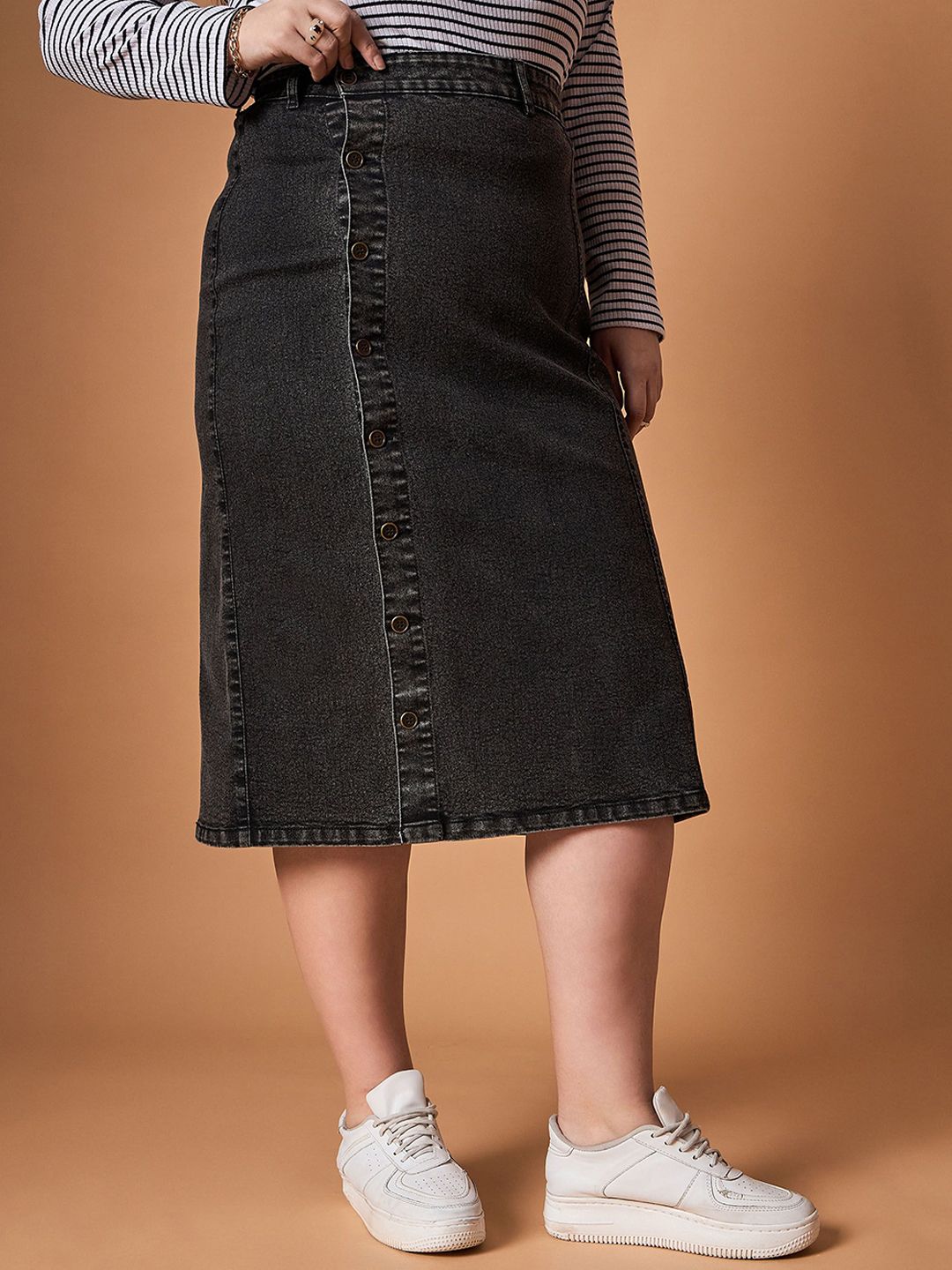 SASSAFRAS Curve 
Denim Straight Midi Skirts