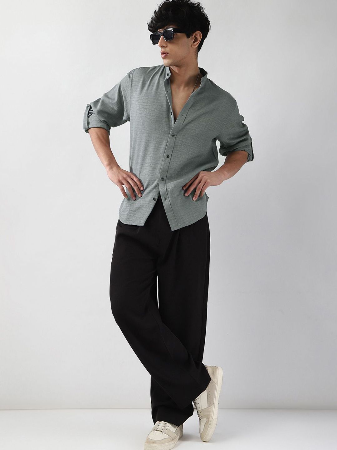 Urbano Fashion Men Metallic Blue Solid Linen Full Sleeve Relaxed Fit Mandarin Collar Casual Shirt