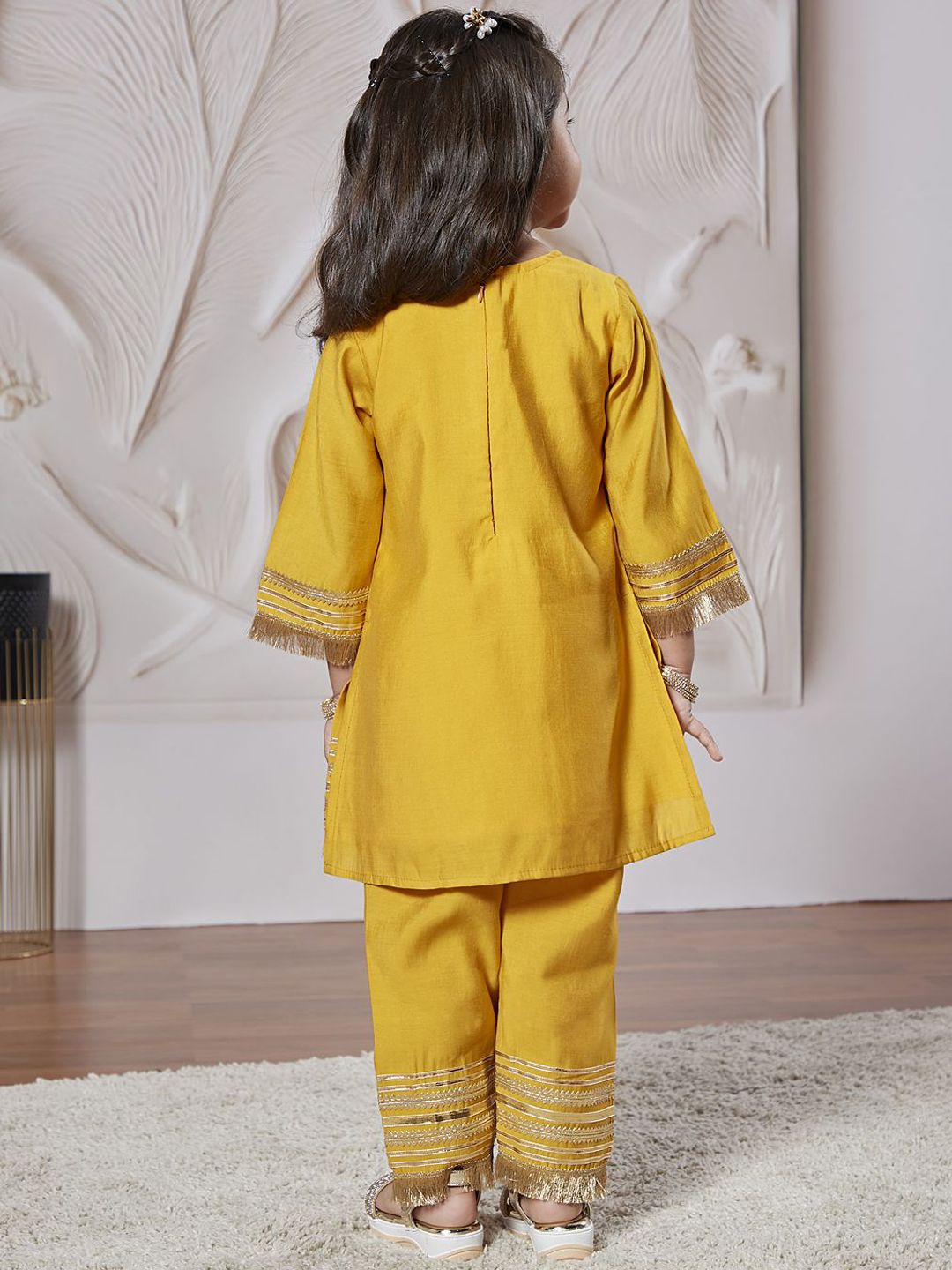 VASTRAMAY Girls Yoke Design Gotta Patti Straight Kurta with Pyjamas & With Dupatta