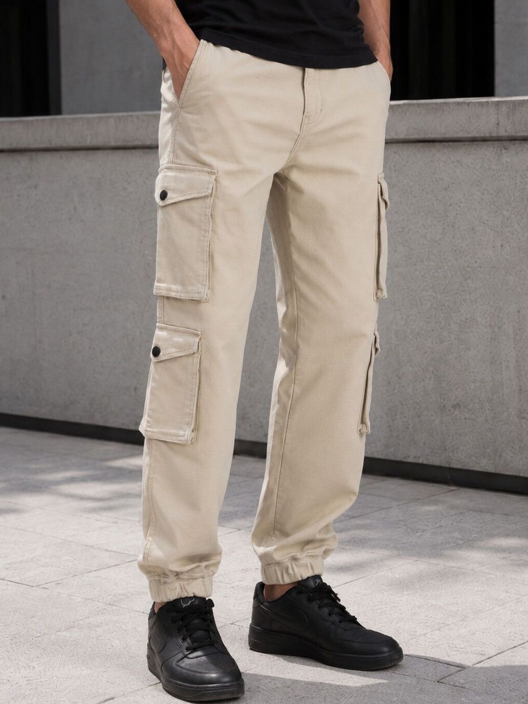 Eszett Men Mid-Rise Relaxed Fit Cargos