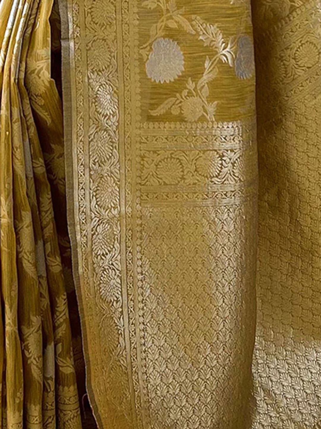 KALINI Woven Design Floral Zari Silk Blend Banarasi Saree