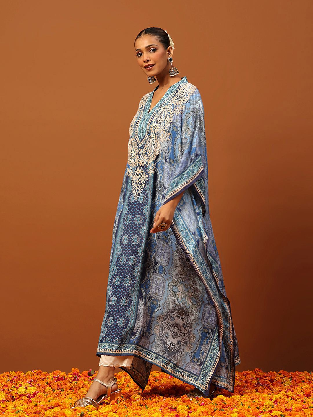 Rumah Wanita Chikankari Blue Crepe Chikankari Sulam Kurta