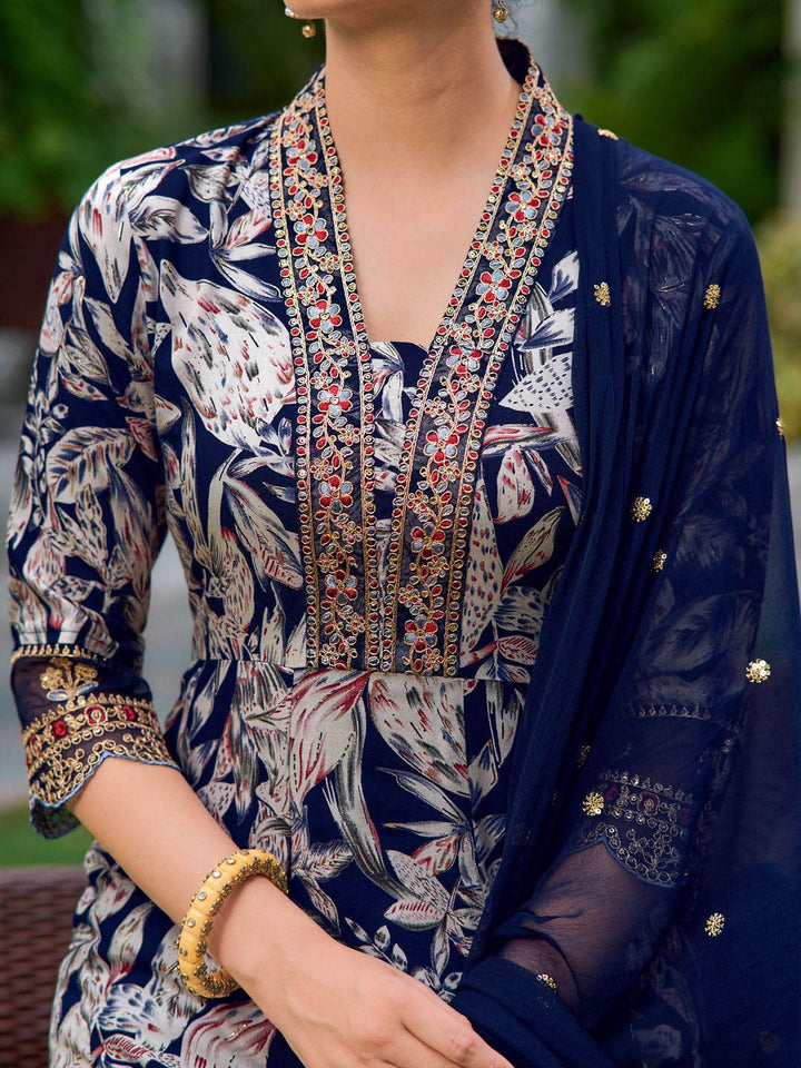 Kalini Floral Printed Thread Work Anarkali kurta dengan Palazzos & Dupatta