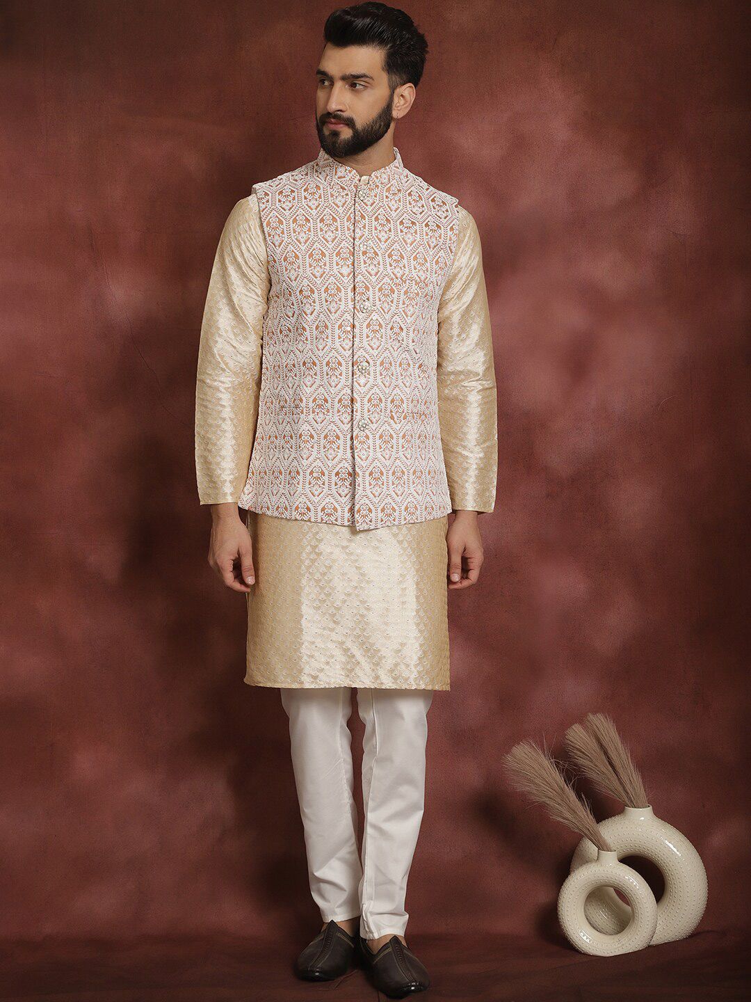 Anouk Men Mandarin Collar Geometic Printed Kurta With Pyjama & Embroidered Nehru Jacket