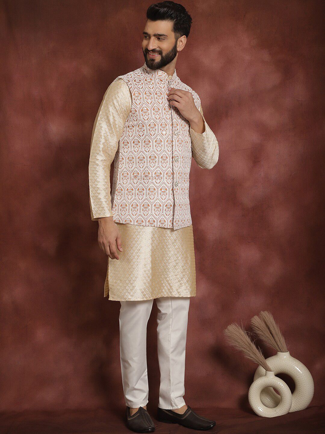 Anouk Men Mandarin Collar Geometic Printed Kurta With Pyjama & Embroidered Nehru Jacket