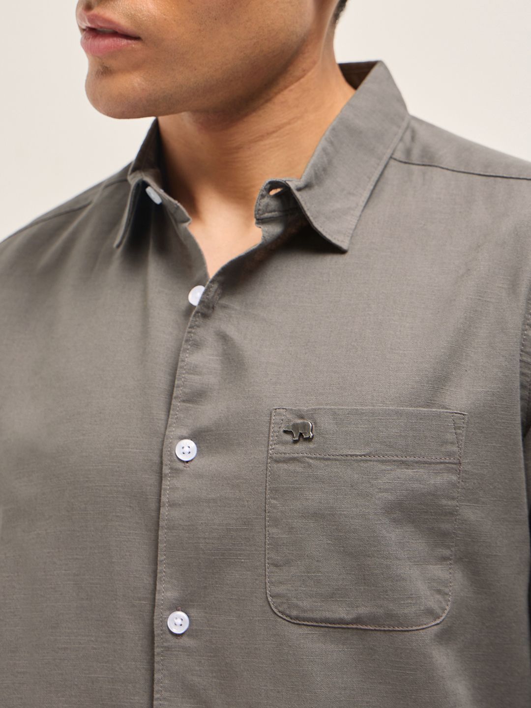 THE BEAR HOUSE Men Slim Fit Solid Spread Collar Casual Cotton Linen Shirt