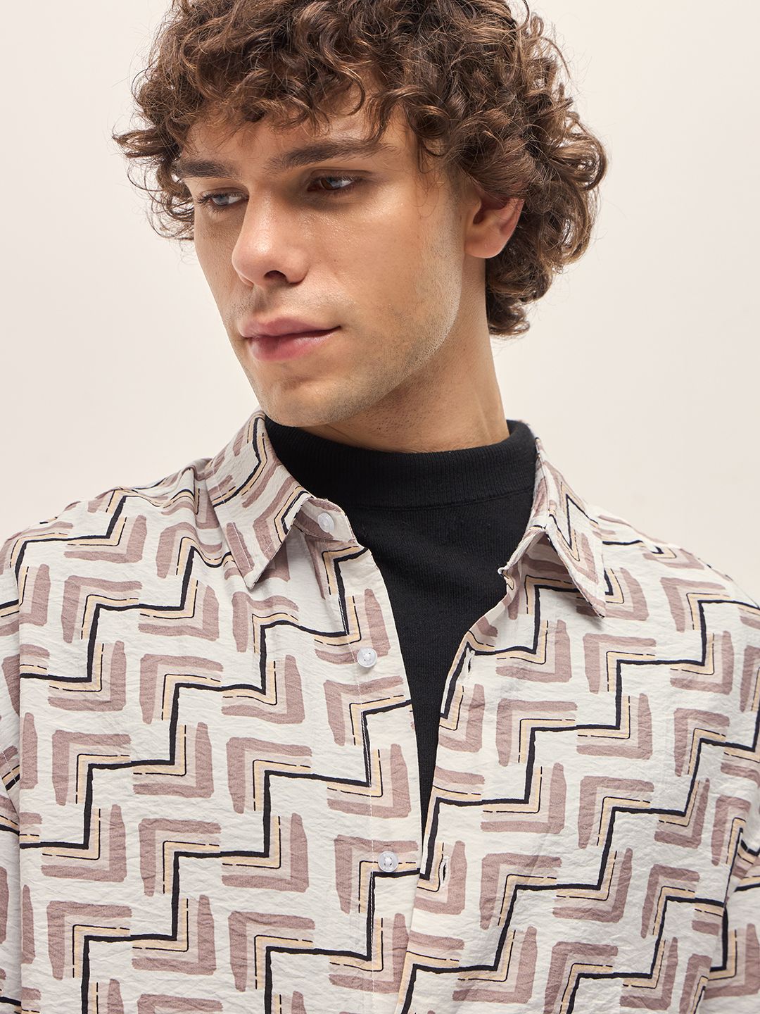 THE BEAR HOUSE Men Spread Collar Geometric Printed Relaxed Fit Casual Shirt