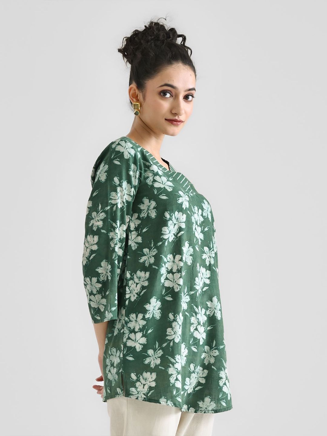 Rustorange Floral Printed V-Neck Pure Cotton Kurti
