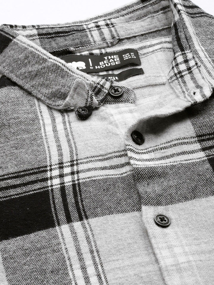 THE BEAR HOUSE Men Grey & Black Pure Cotton Classic Slim Fit Checked Casual Flannel Shirt