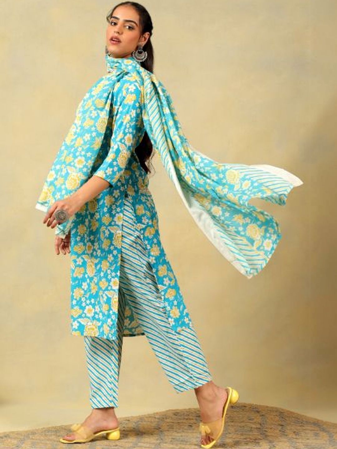 Mamicha Women Floral Printed Regular Thread Work Pure Cotton Kurta with Palazzos & With Dupatta