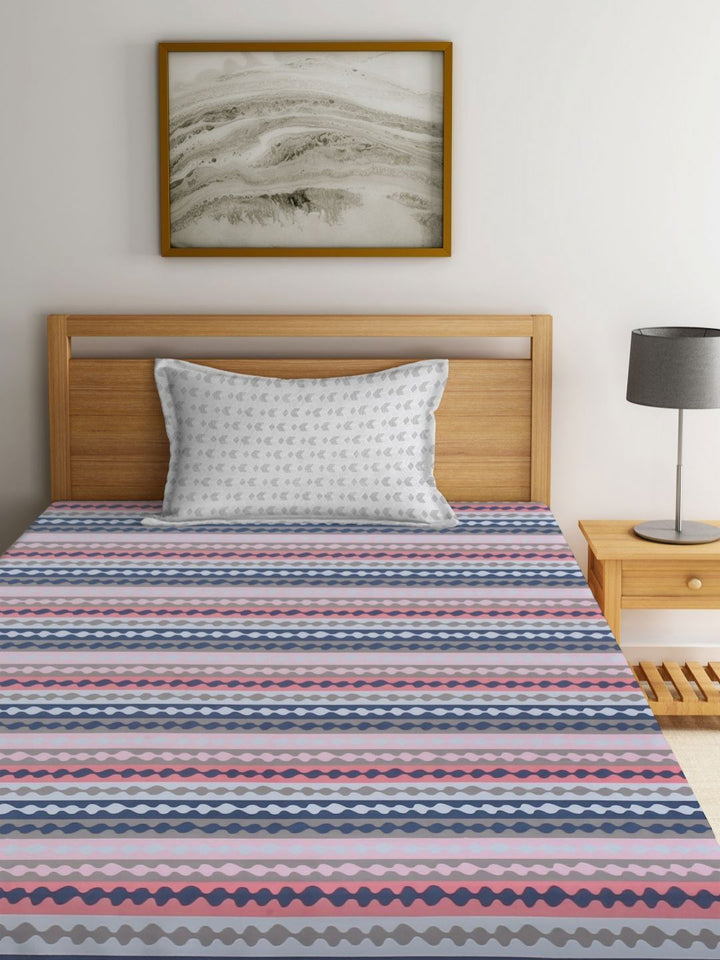Myntra Elegant Homes Peach Geometric Polycotton 300 TC Single Cadar Halus dengan Sarung Bantal-87 x 59 inci
