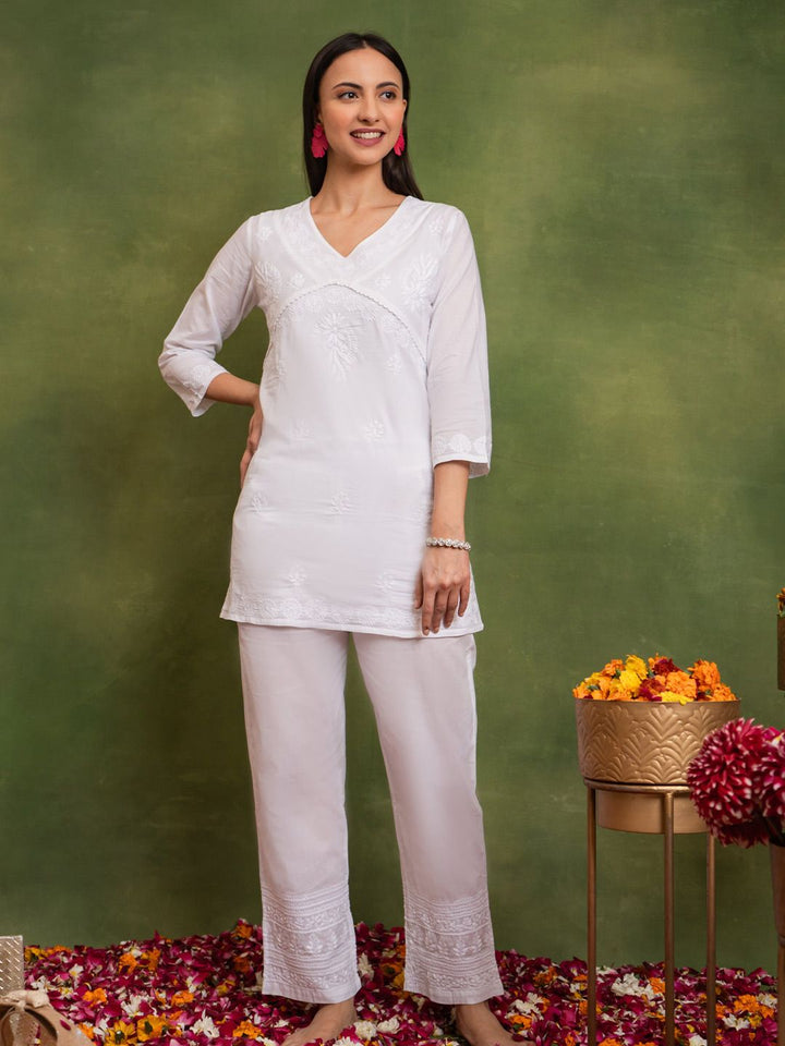 HOUSE OF KARI Floral Embroidered V-Neck Cotton Chikankari Short Kurta
