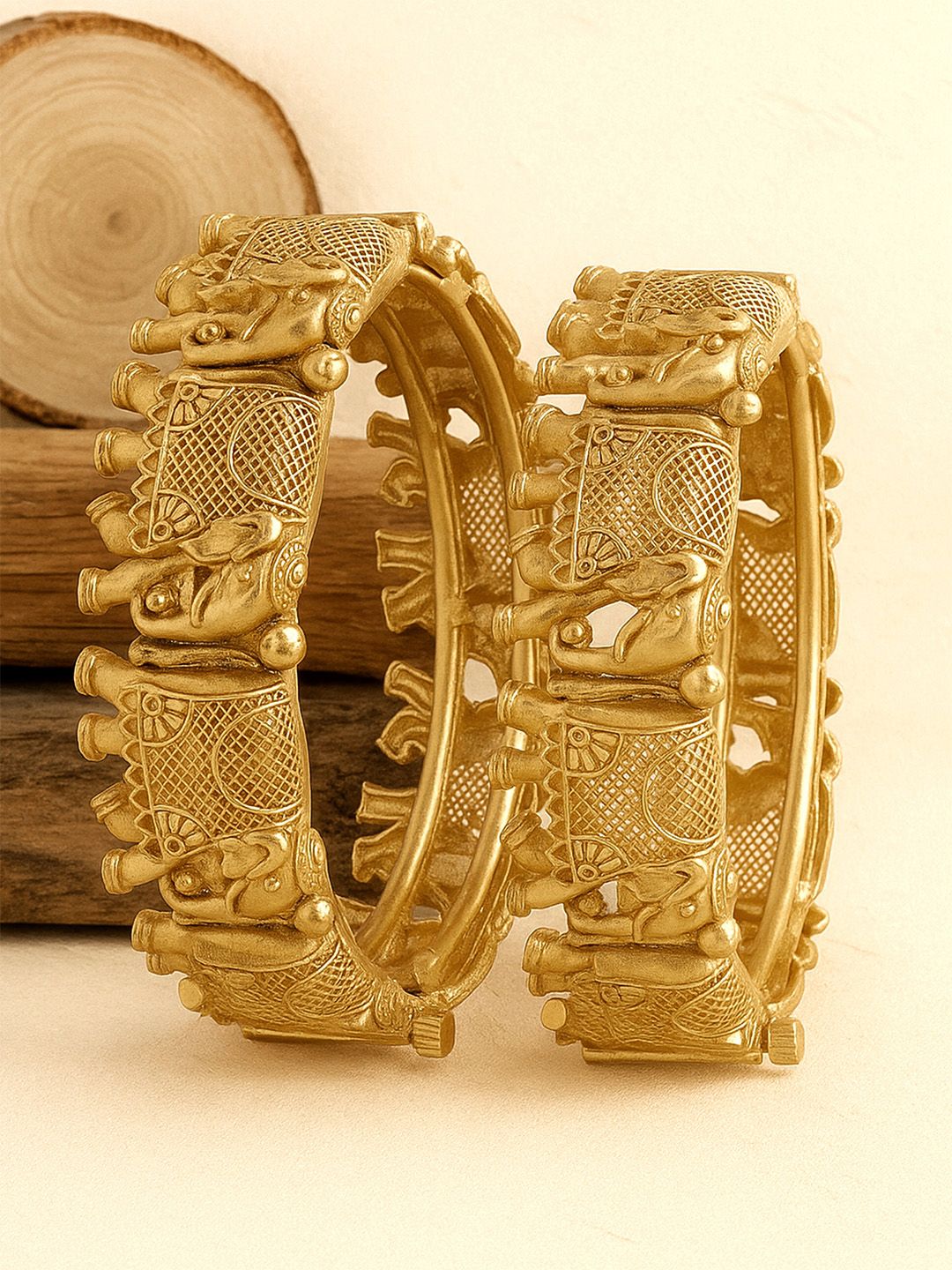 Set Karatcart dari 2 gelang Kundan berlapis emas