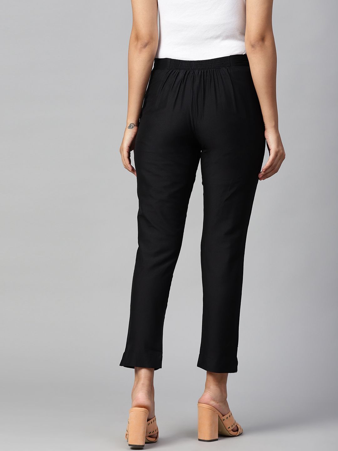 W Women Black Slim Fit Solid Regular Cropped Trousers