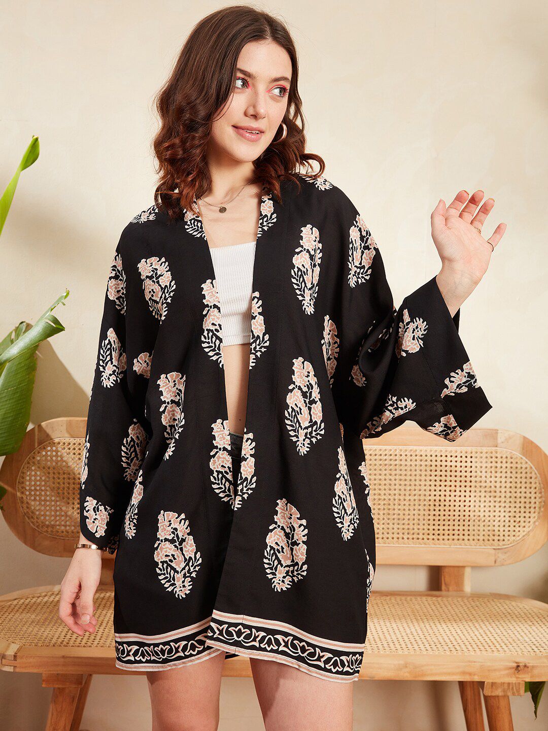 Berrylush Ethnic Motifs Printed Longline Shrug