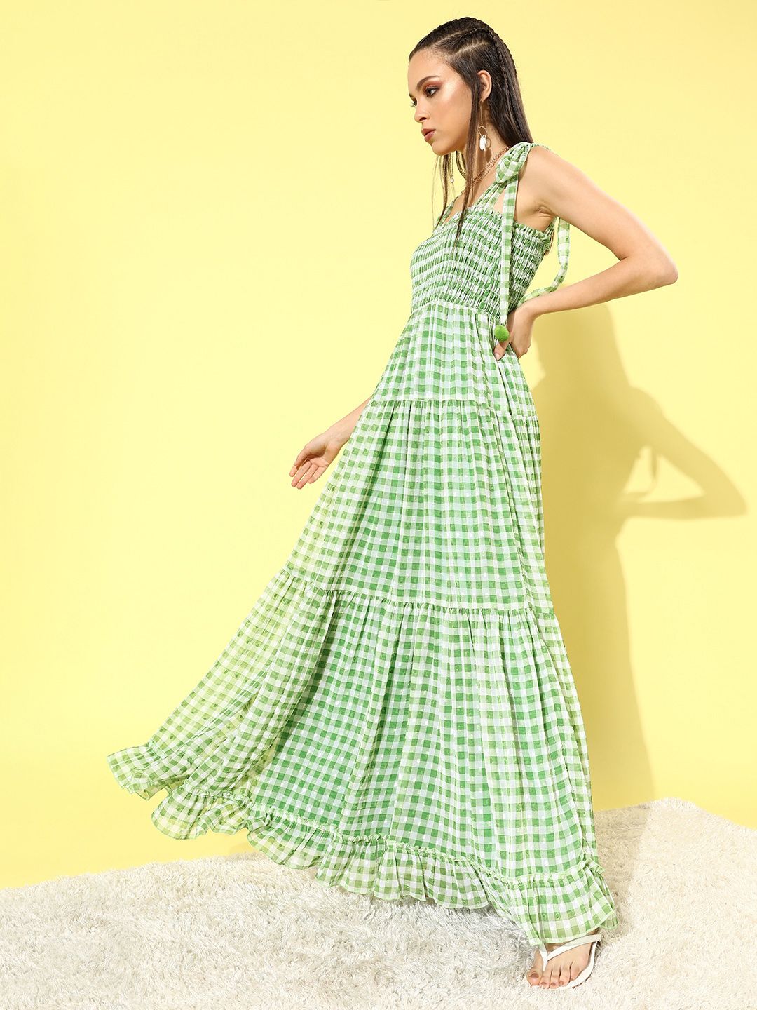 Quiero Wanita Cantik Hijau Memeriksa Pakaian Gingham Musim Panas